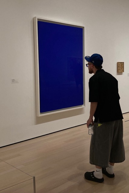 Klein, dans le bleu de tes yeux Klein, dans le bleu de tes yeux